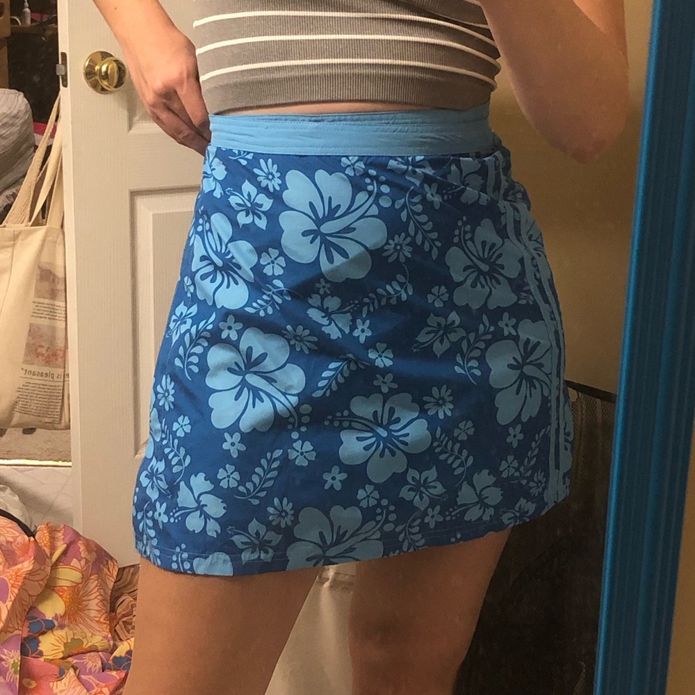 super cute blue hibiscus skirt